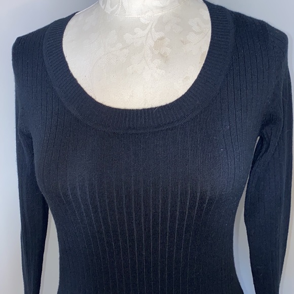 Free with a Bundle - Merona black ribbed scoopneck sweater Size Medium - Picture 3 of 13